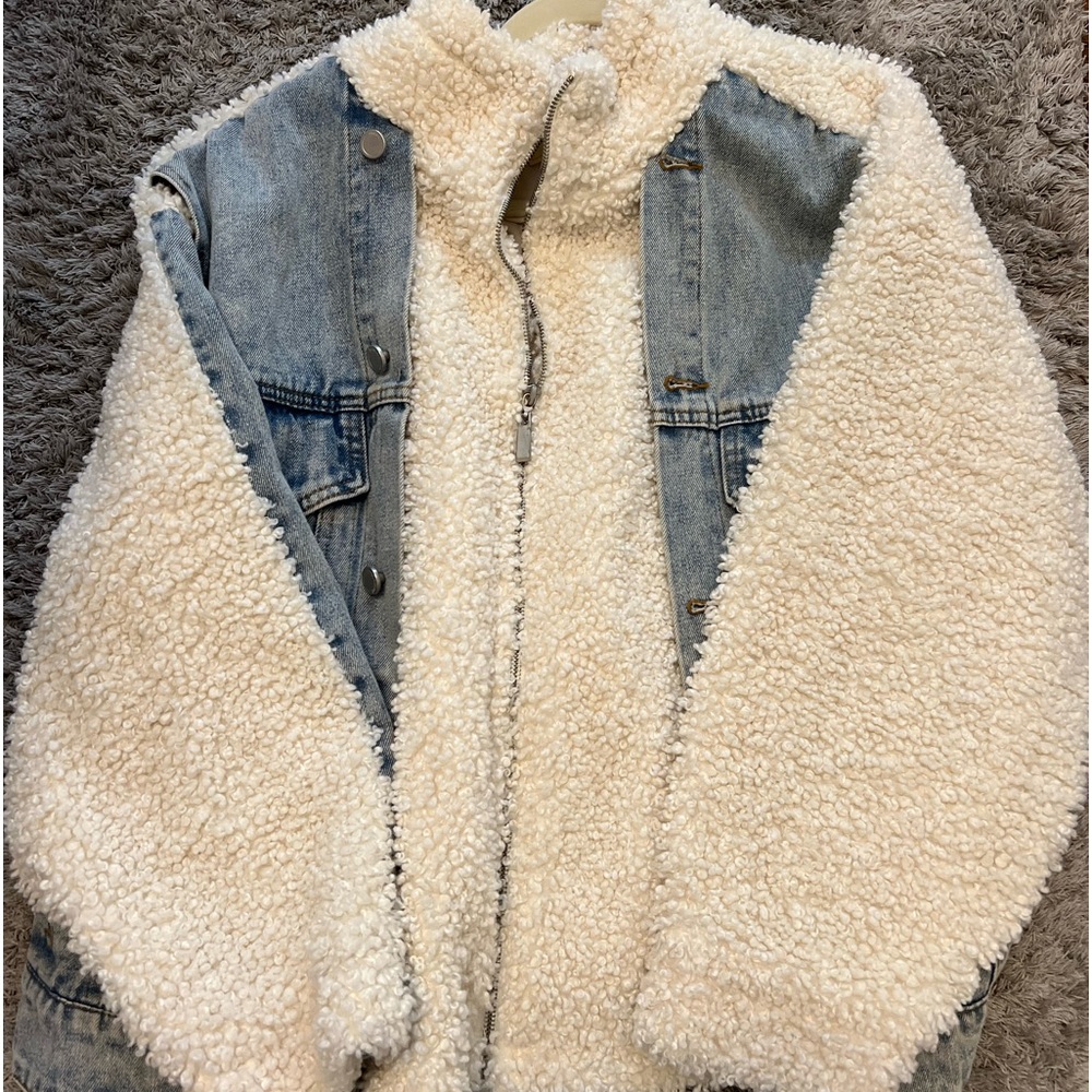 SIZE SMALL. BLANK NYC FAUX SHERPA DENIM JACKET.